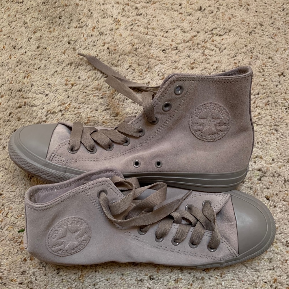 Suede CONVERSE GREY VERY NEW  never worn.